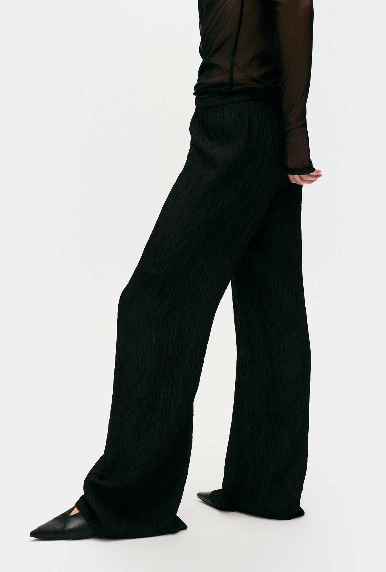 CRINKLE FLARE PANTS BLACK